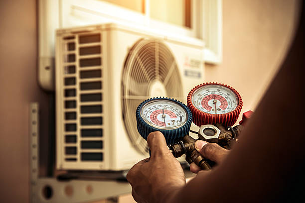 Professional Ac Installation technician working in Taylorville, IL